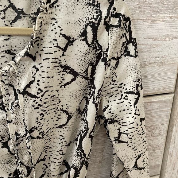 SHEIN | Women’s Snakeskin Print Belted Keyhole Neck Knot Dress Size Small - Picture 3 of 7